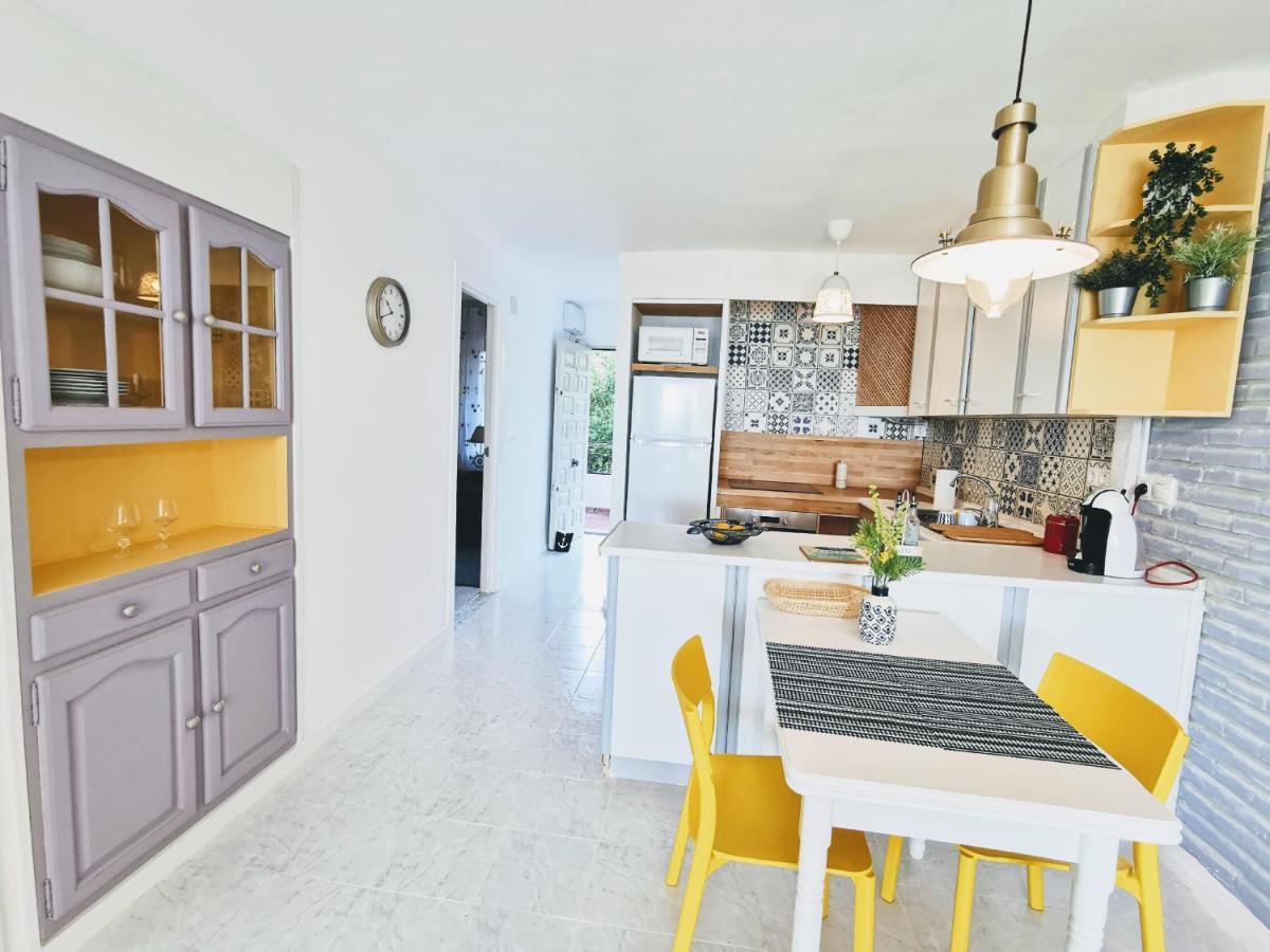 Happy Beachfront Apartment Алтеа Екстериор снимка
