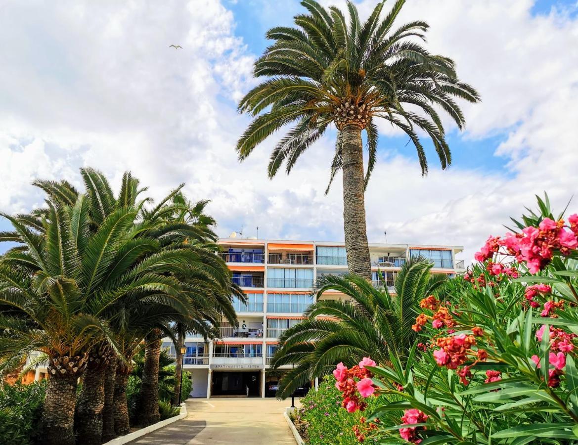 Happy Beachfront Apartment Алтеа Екстериор снимка