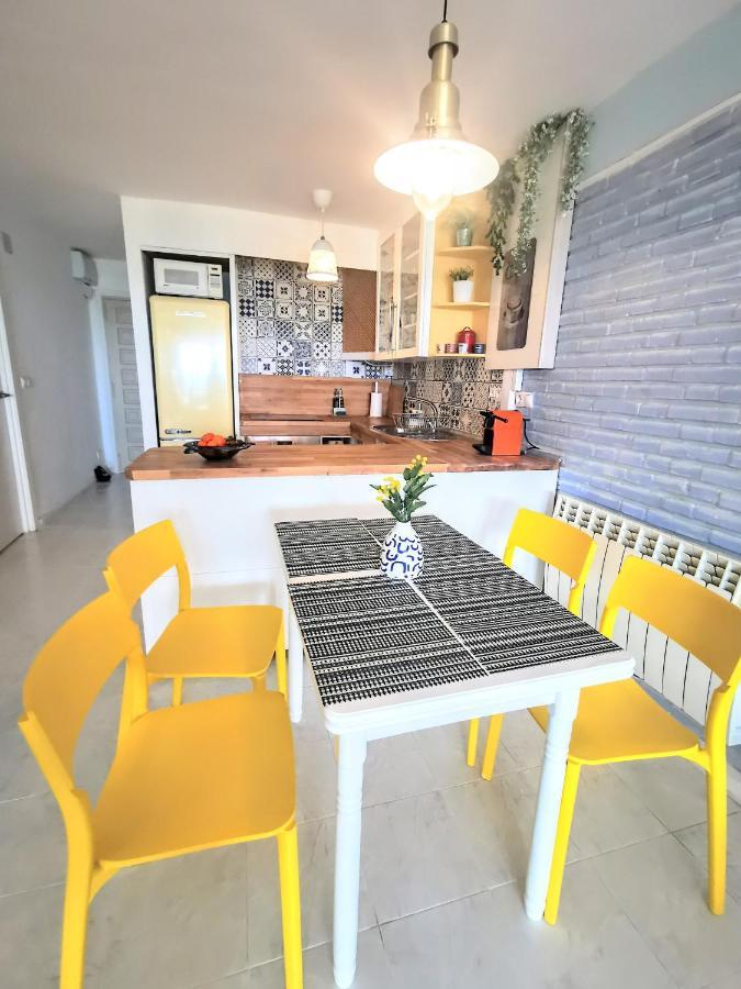 Happy Beachfront Apartment Алтеа Екстериор снимка