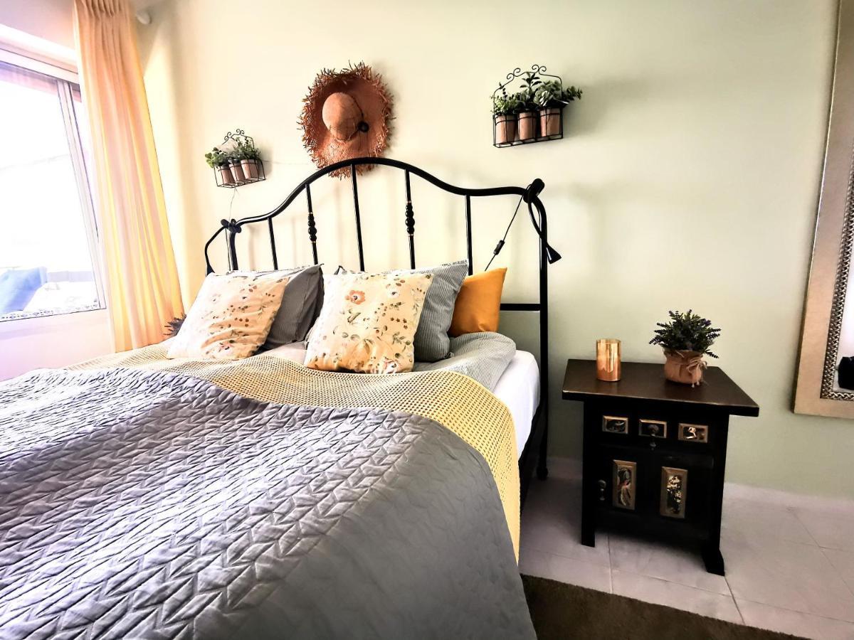 Happy Beachfront Apartment Алтеа Екстериор снимка